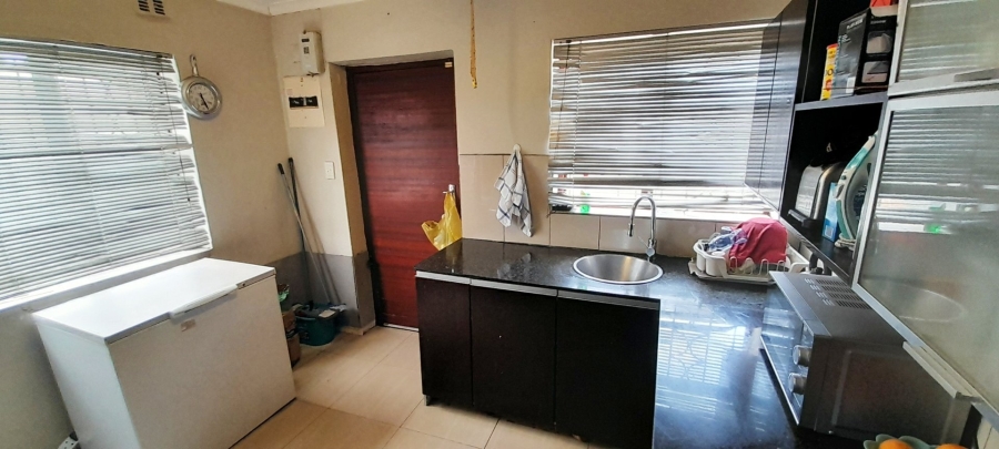 2 Bedroom Property for Sale in Lentegeur Western Cape